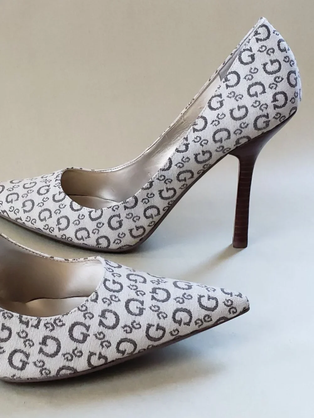 NIB GUESS Torance PUMPS heels G-logo 8.5 brown canvas shoes vintage